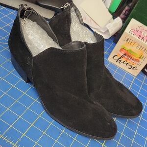 Reaction Kenneth Cole Side Skip Black Suede Ankle Boots Sz 9.5 New
